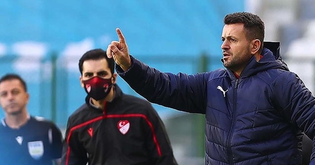 Büyükşehir Belediye Erzurumspor, büyük umutlarla ikinci kez çıktığı Süper Lig'de geride kalan 13 haftada alınan kötü sonuçlar nedeniyle bu sezonki ikinci teknik direktörüyle de yollarını ayırdı.