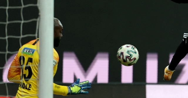 Süper Lig'de 13. hafta maçları sonunda Aytemiz Alanyaspor liderliğini sürdürdü.